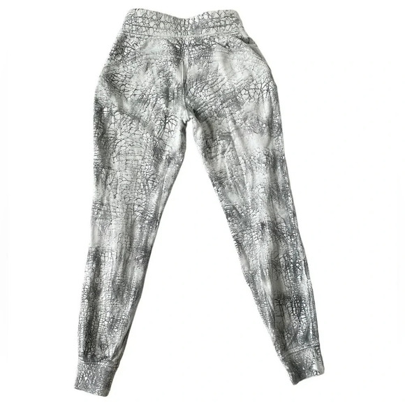 Lululemon Warm Down Jogger *7/8 Length Thread Dye White Black Women’s Size 2 - Picture 5 of 6